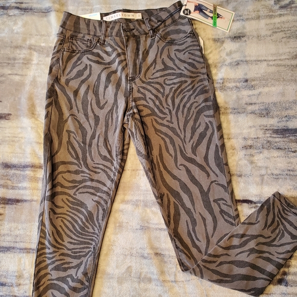 ♡♡♡♡♡  NWT zebra striped jeans - Picture 2 of 13